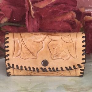 Elegant Vintage 70s Mexican Tan Tooled Leather Key-holder